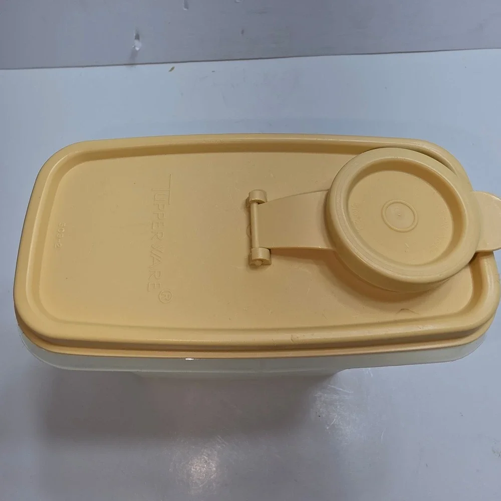 Vintage Tupperware Modular Mates Oval 2 Sheer Yellow Pour Spout Lid 1612 509-2
